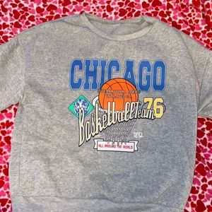 a chicago crewneck thick material ready for the fall/winter seasons !